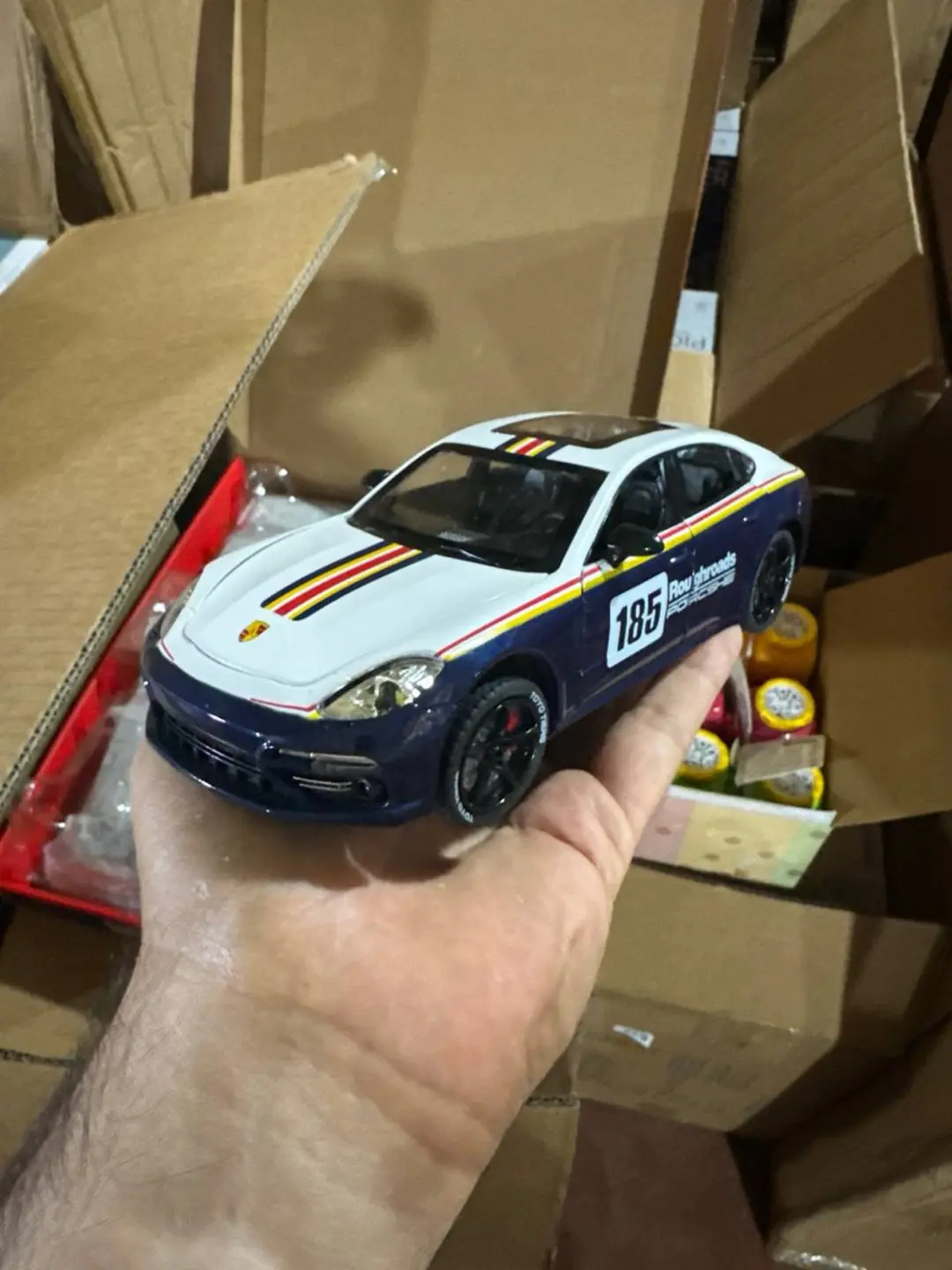 Металлическая машина Porsche Panamera Turbo S 1:24, инерционная
