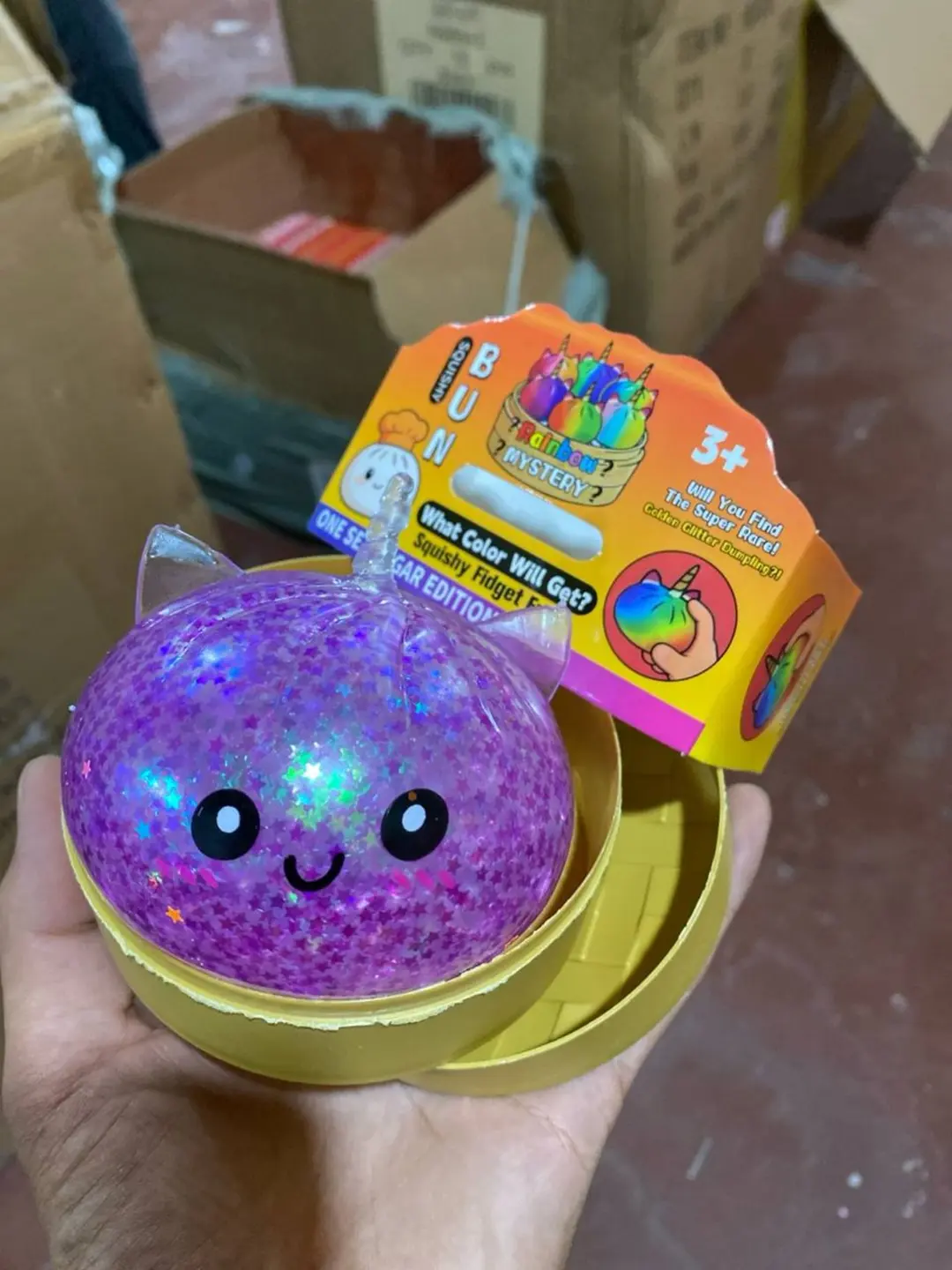 Сквиш-антистресс Пирожок Mystery Bun Rainbow Mystery, игрушка-сюрприз для детей